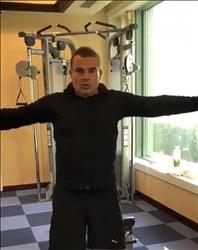 فيديو| الهضبة يظهر لياقته البدنية في صالة الجيم