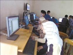 أجهزة الكمبيوتر في المدارس.. «ديكور»