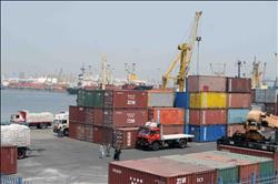 نشاط كبير في حركة السفن والشاحنات بميناء الإسكندرية