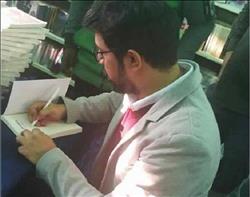 الكاتب الكويتي سعود السنعوسى يوقع إصداراته بمعرض الكتاب