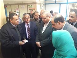 صور| زيارة مفاجئة لرئيس جامعة الأزهر لمستشفى سيد جلال الجامعي