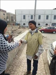 صور| «التدخل السريع» يساعد مشردة في الحصول على شقة بالإسكندرية