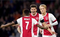 أياكس يفوز بريدا بثلاثيه في الدوري الهولندي