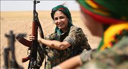 صور| المقاتلات الكرديات.. «أحمر الشفاه» يواجه إجرام داعش
