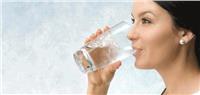 8 أضرار تلحق بجسمك من قلة شرب الماء في الشتاء