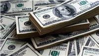 «بلومبرج»: توافر الدولار بالسوق المصري لم يعد عائقا أمام المستثمرين الأجانب