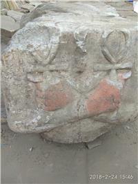 الآثار: تعلن الكشف عن أجزاء من تمثال للملك «رمسيس الثاني» بأسوان