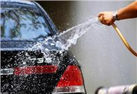 عقوبات رادعة لـ«رش المياه في الشوارع» و«غسيل السيارات»