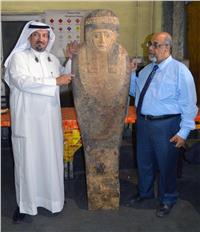 لجنة أثرية لمعاينة التمثال المصري المضبوط بمطار الكويت |صور