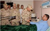 وزير الدفاع يزور عدد من المصابين من أبطال القوات المسلحة بالمستشفيات العسكرية