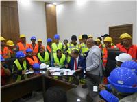 صور| عمال العاصمة الإدارية الجديدة يتسلمون شهادة «أمان»