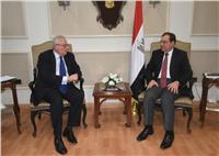 وزير البترول والسفير الإيطالي يبحثان زيادة الاستثمارات في مصر