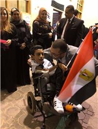 مصر تنتخب| متحدٍ للإعاقة يدلي بصوته في السعودية 