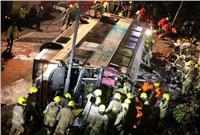 19 قتيلا في سقوط حافلة من على جسر في الفلبين