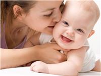 «الأمومة» عاطفة ودواء 