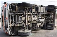 إصابة 15 عاملا في انقلاب سيارة نقل بـ«طريق السخنة»