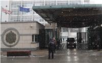 بالصور..موظفي السفارة البريطانية بموسكو يستعدون للرحيل