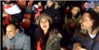 فيديو| مشجعة مصرية تثير ضجة بمدرجات مباراة مصر والبرتغال