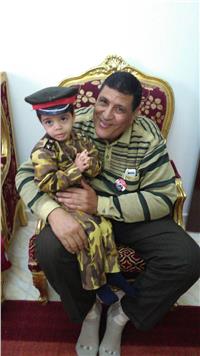 والد شهيد : وجودي وأبنائي وأحفادي في الإنتخابات رسالة للعالم بأن مصر قوية