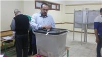 «الكومي» يدلي بصوته بالانتخابات.. ويؤكد: فخور بالشعب المصري
