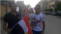 «الرزق يحب الخفية».. شباب الزاوية يصنعون «أعلام مصر»