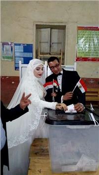 مصر تنتخب| عروسان يبدآن زفافهما بالتصويت في شبرا الخيمة