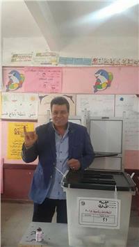 مصر تنتخب| بالصور.. سكرتير نقابة الإعلاميين يدلى بصوته في طنطا