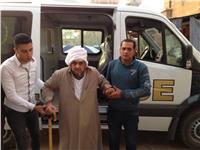 مصر تنتخب..نقل مواطن في سيارة شرطة للتصويت بكفر الشيخ