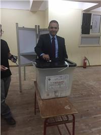 مصر تنتخب| رئيس الشركة القابضة المعدنية يدلي بصوته في انتخابات الرئاسة