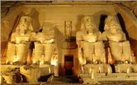 «الصوت والضوء» تعيد السياح لمعبد أبو سمبل