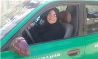 زينب السويعي.. سائقة تاكسي بدرجة «ليسانس»
