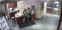 فيديو| الاعتداء على محجبة داخل مستشفى بأمريكا