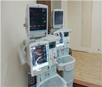 «الهجرة» تستلم مستشفى أبو الريش 25 جهاز تخدير ومونيتور