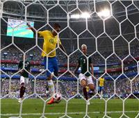 روسيا 2018| فيرمينيو يحرز الهدف الثاني للبرازيل في المكسيك.. فيديو