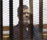 اليوم.. الحكم في دعوى تمكين أبناء مرسي من زيارته بالسجن