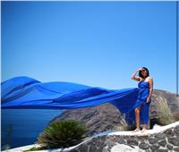 غادة عبد الرازق تتألق بألوان الصيف على شواطئ اليونان| صور 