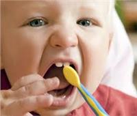 احذر تناول طفلك الشيبسي والمياه الغازية .. تسبب تسوس الأسنان