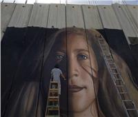سلطات الاحتلال تعتقل رسامين إيطاليين وشّيا «عهد التميمي» على الجدار العازل