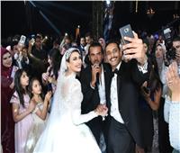 صور| سامو زين وبوسي يحيان زفاف «إسلام ومي»