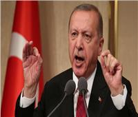 محلل اقتصادي: انهيار عملة تركيا «لن يتوقف».. والمليارات القطرية «مُسكن»