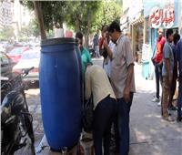 فيديو| «خلي الفقير يشرب».. «عم محمد» يوزع عصائر بالمجان في وسط البلد