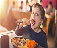 4 حيل لإقناع طفلك بتناول اللحوم