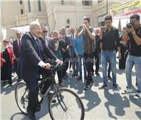 صوروفيديو| رئيس جامعة القاهرة يقود ماراثون الدراجات بأول أيام العام الدراسي
