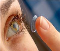 سوء نظافة العدسات اللاصقة تؤدي للإصابة بالعمى 