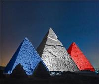 مصر تشارك العالم احتفالات يوم السياحة العالمي بإضاءة الأهرامات 