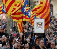 توتر في كتالونيا مع خروج احتجاجات مؤيدة وأخرى مناهضة للاستقلال