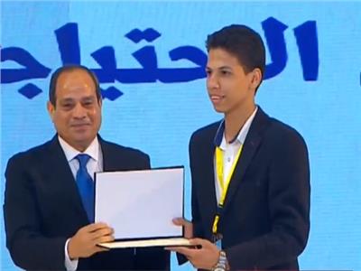 فائز بمسابقة «الباحثين الشباب»: تكريم الرئيس زادني إصرارًا على النجاح