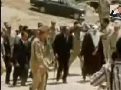 فيديو| مشاهد نادرة للسادات والملك فيصل فوق حطام «خط بارليف»