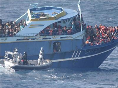 مقتل 34 مهاجر في تحطم سفينة غرب البحر المتوسط