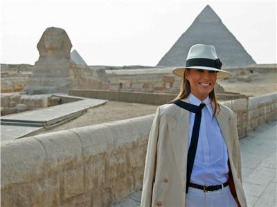 جولة سياحية لـ«ميلاينا ترامب» داخل الأهرامات 